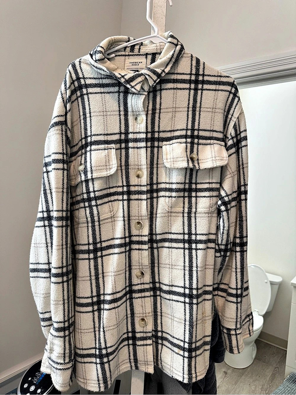 American Eagle Plaid Shirt Jacket in Cream & Black Size XL